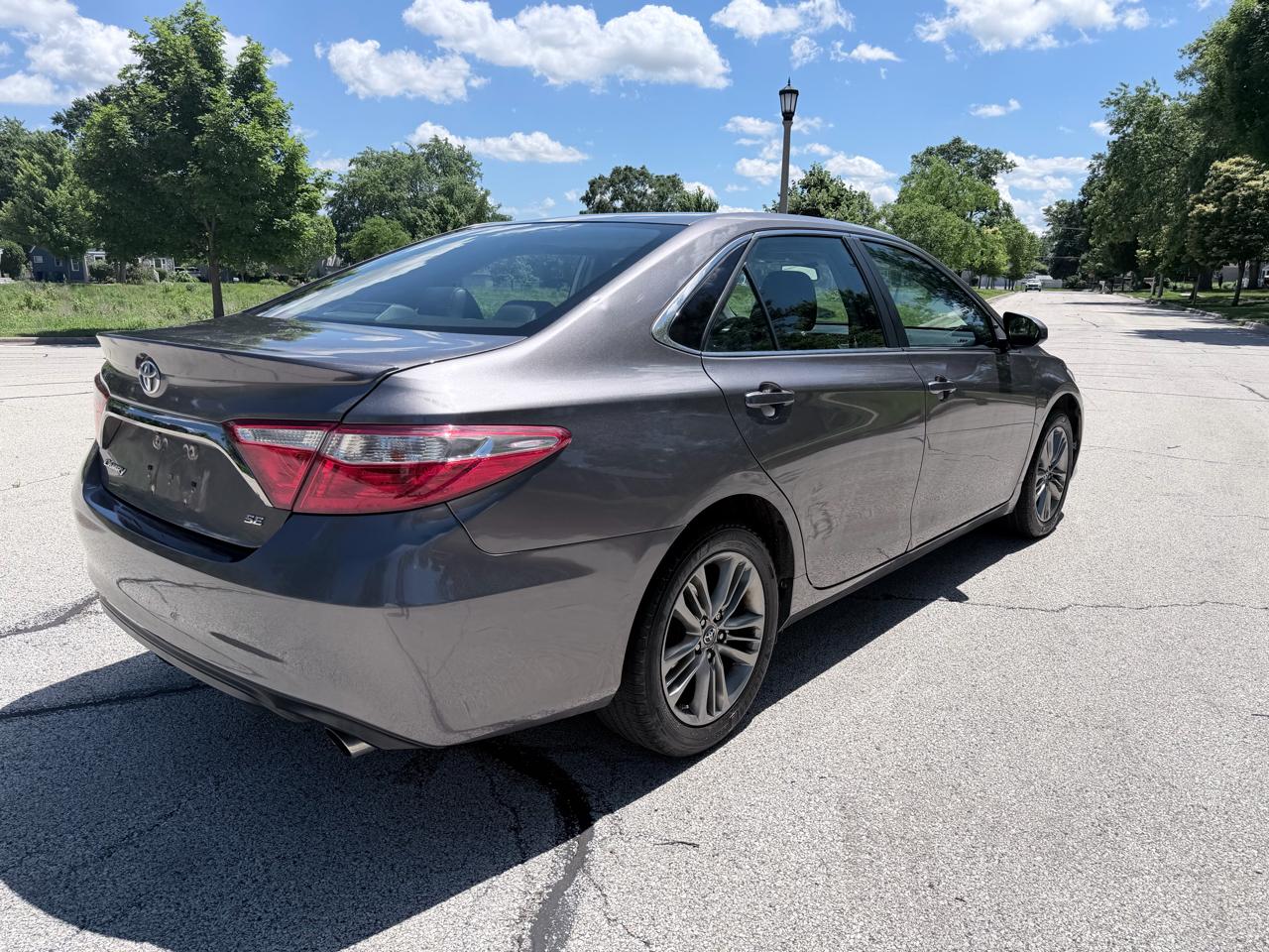 Toyota Camry LE Auto (Natl) 2017