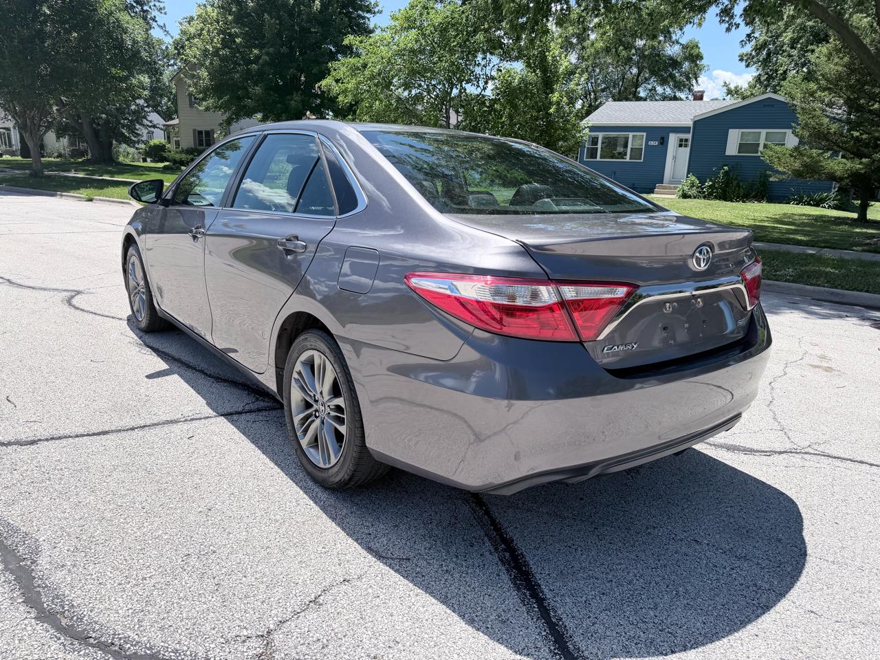 Toyota Camry LE Auto (Natl) 2017