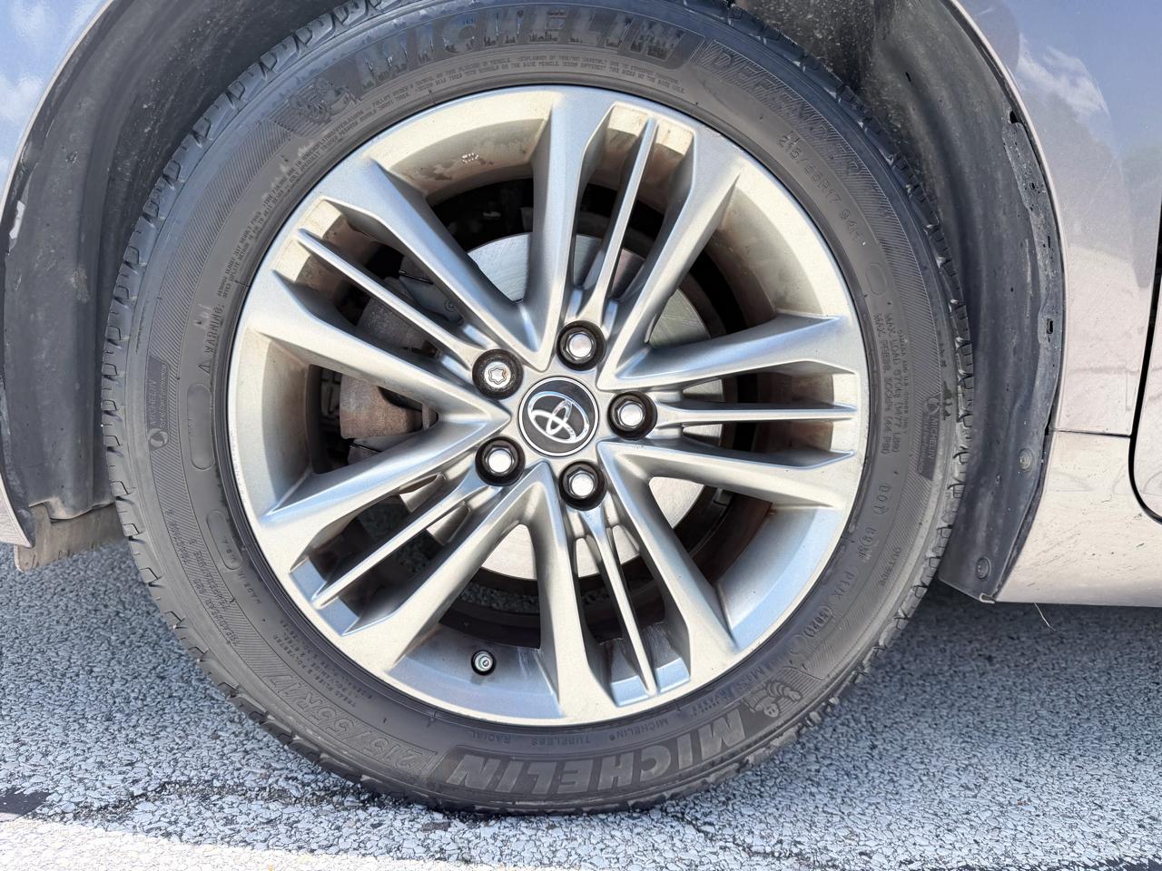 Toyota Camry LE Auto (Natl) 2017
