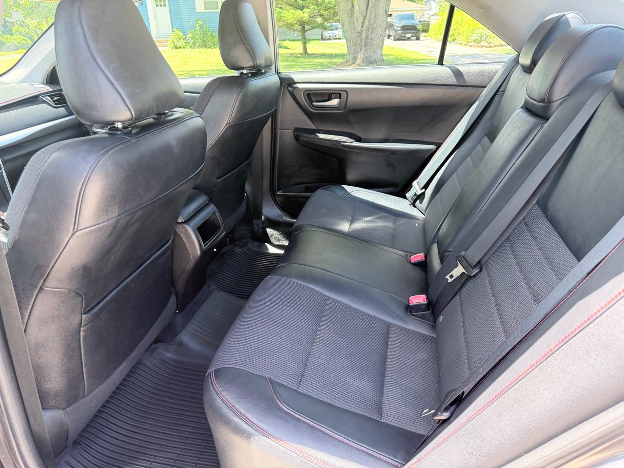 Toyota Camry LE Auto (Natl) 2017