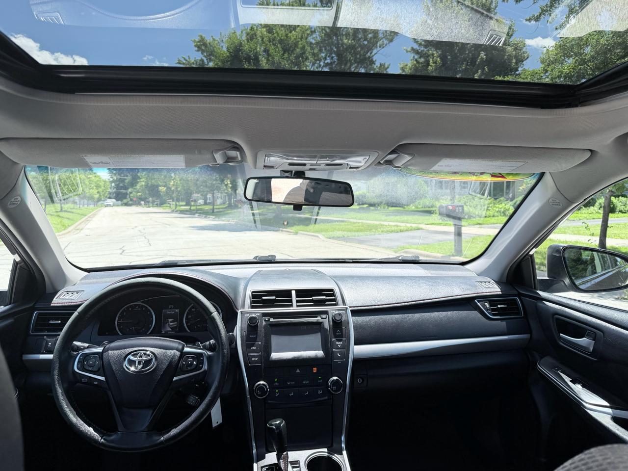 Toyota Camry LE Auto (Natl) 2017