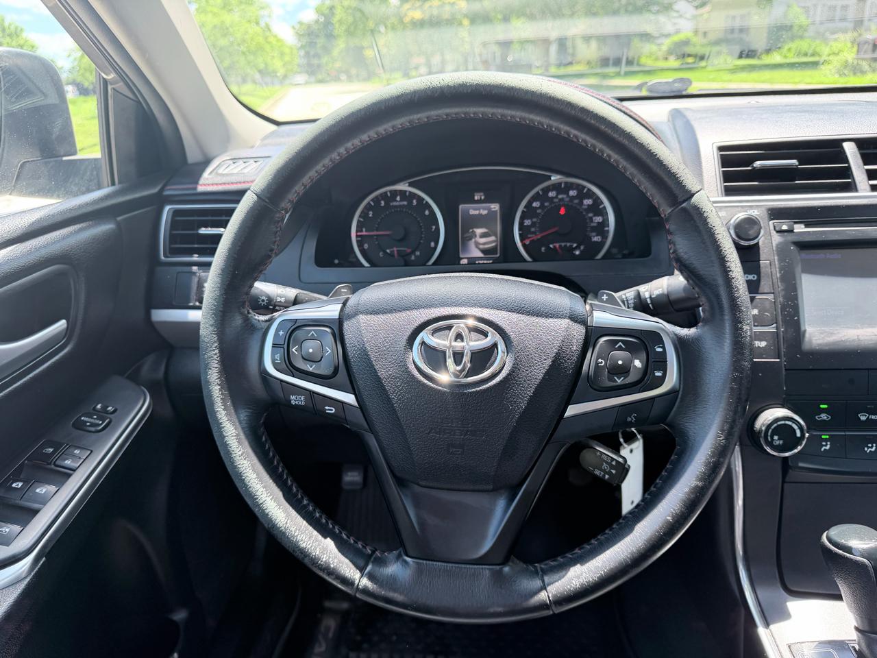 Toyota Camry LE Auto (Natl) 2017