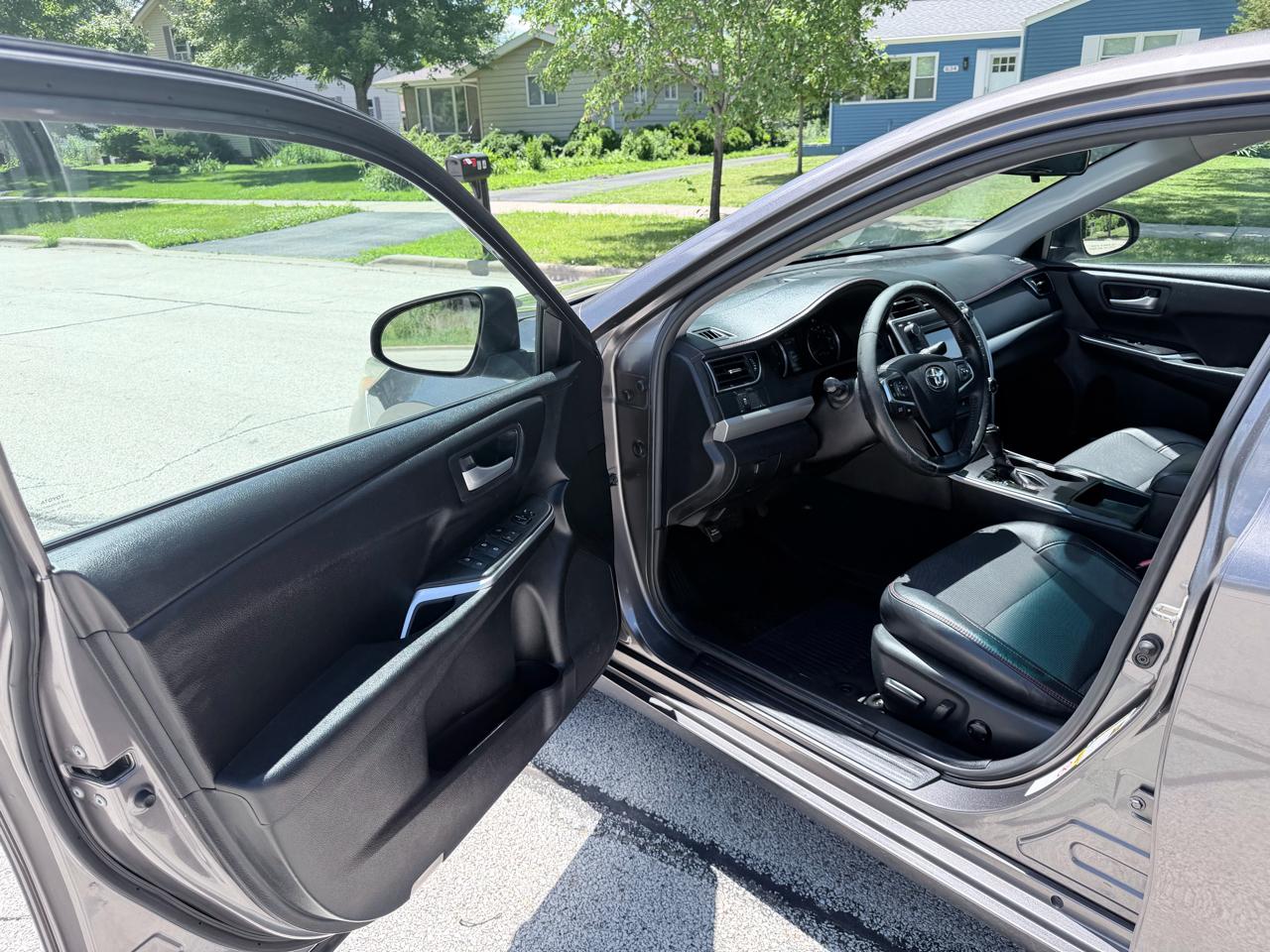 Toyota Camry LE Auto (Natl) 2017