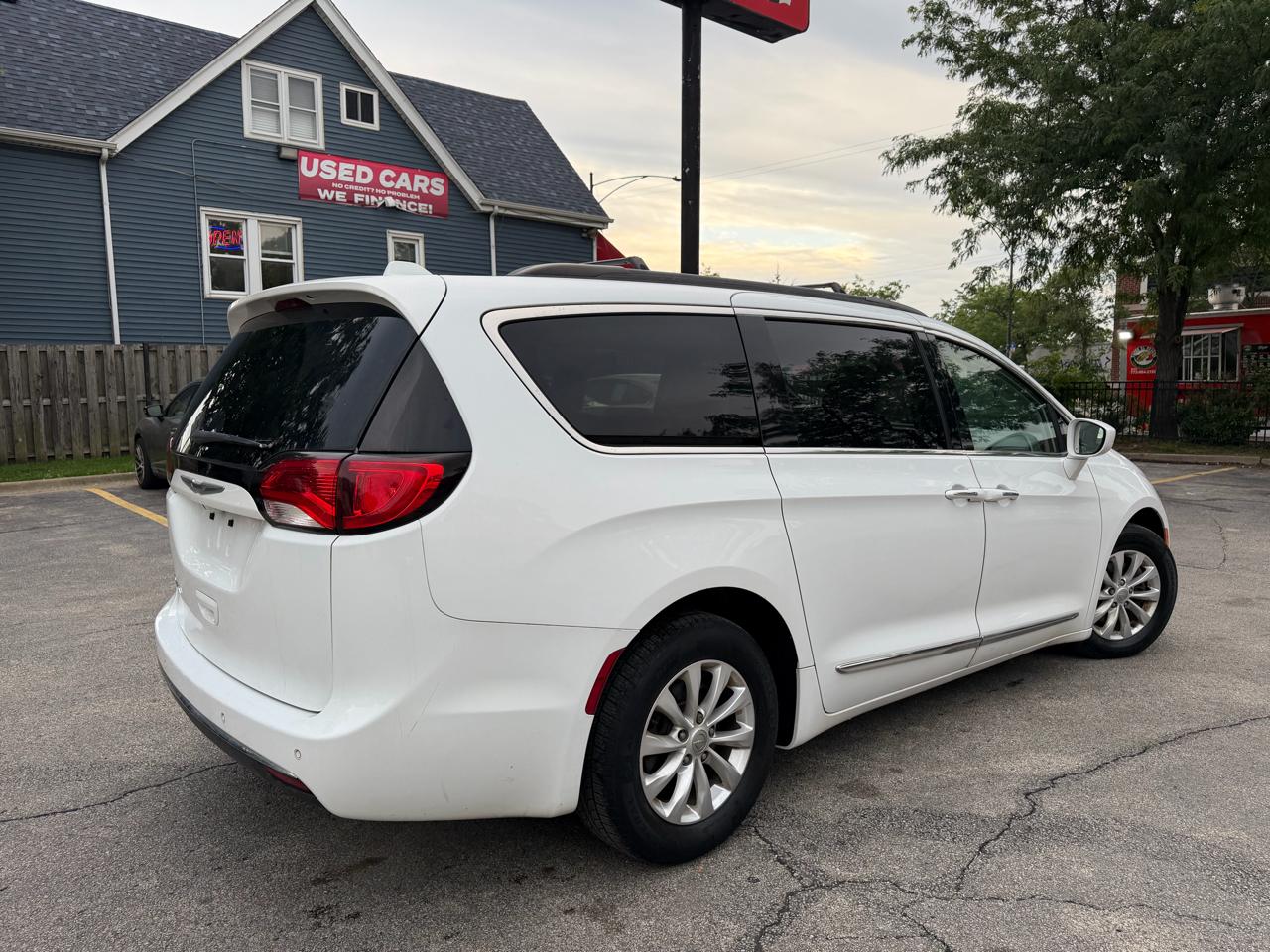 Chrysler Pacifica Touring-L FWD 2017