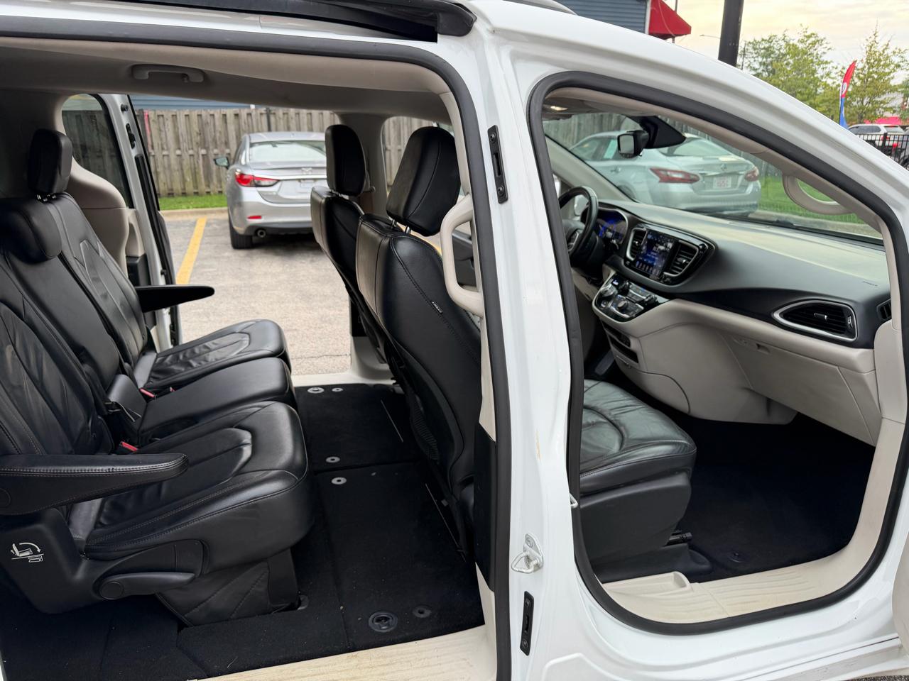 Chrysler Pacifica Touring-L FWD 2017