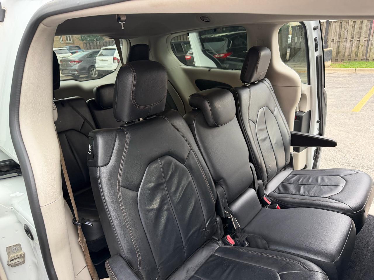 Chrysler Pacifica Touring-L FWD 2017