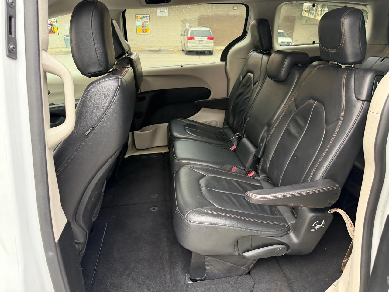 Chrysler Pacifica Touring-L FWD 2017