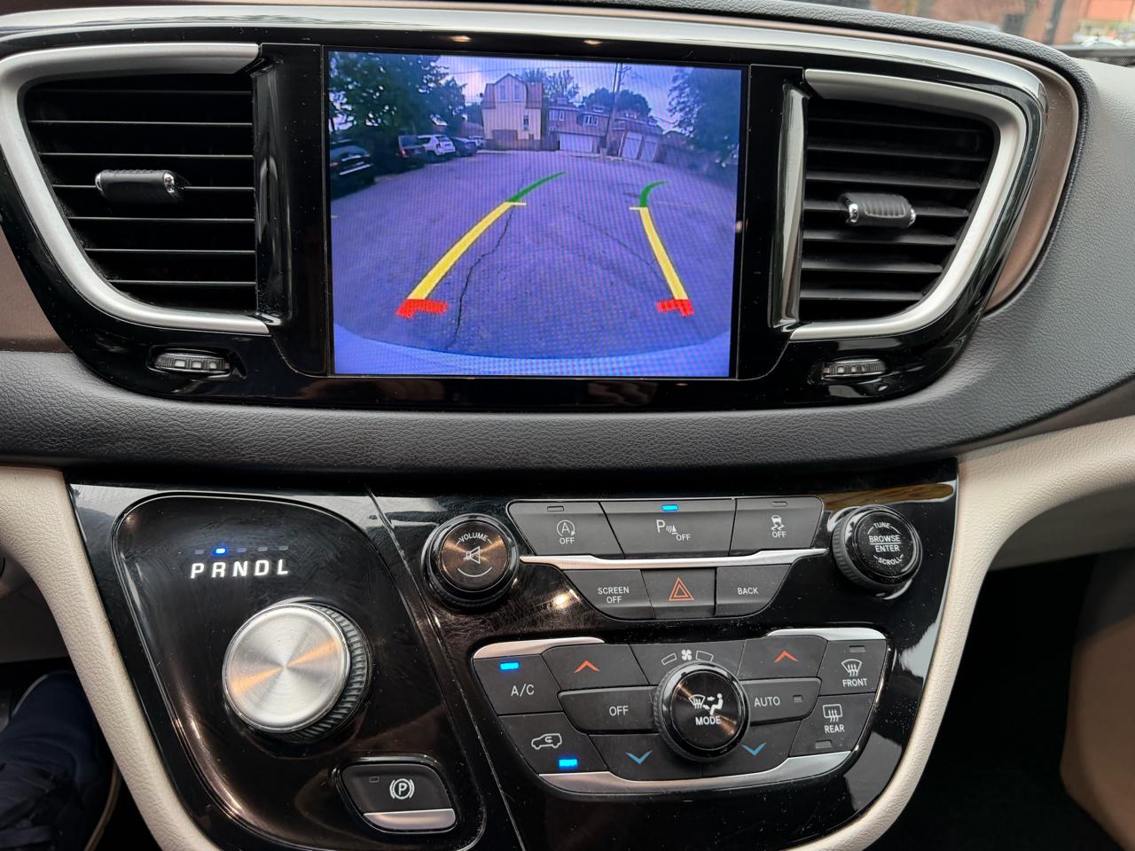 Chrysler Pacifica Touring-L FWD 2017