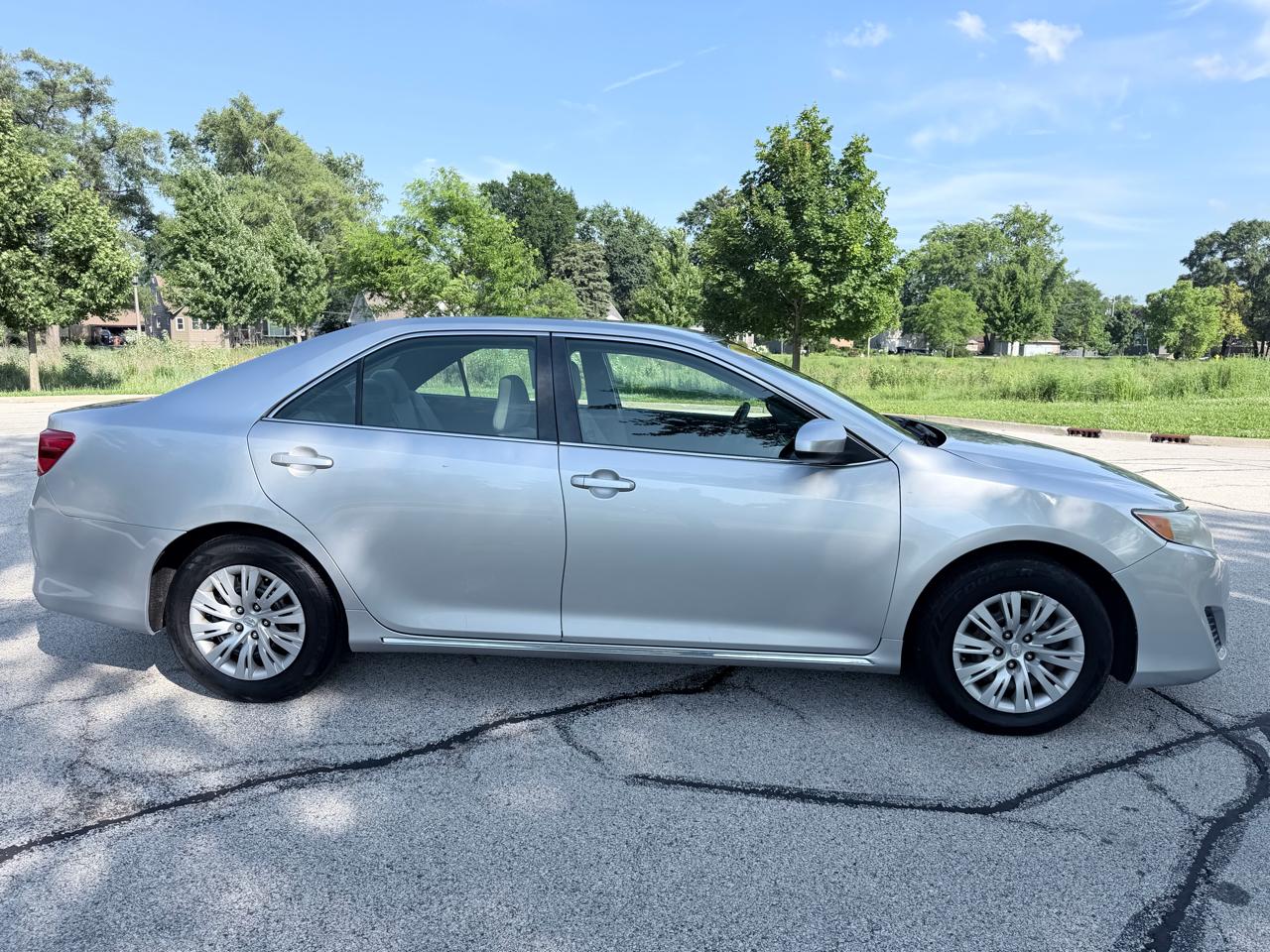 Toyota Camry 4dr Sdn I4 Auto XLE (Natl) 2013