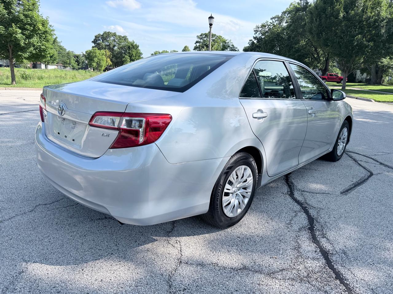 Toyota Camry 4dr Sdn I4 Auto XLE (Natl) 2013