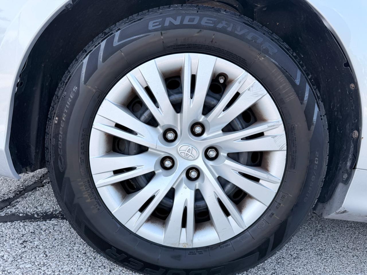 Toyota Camry 4dr Sdn I4 Auto XLE (Natl) 2013