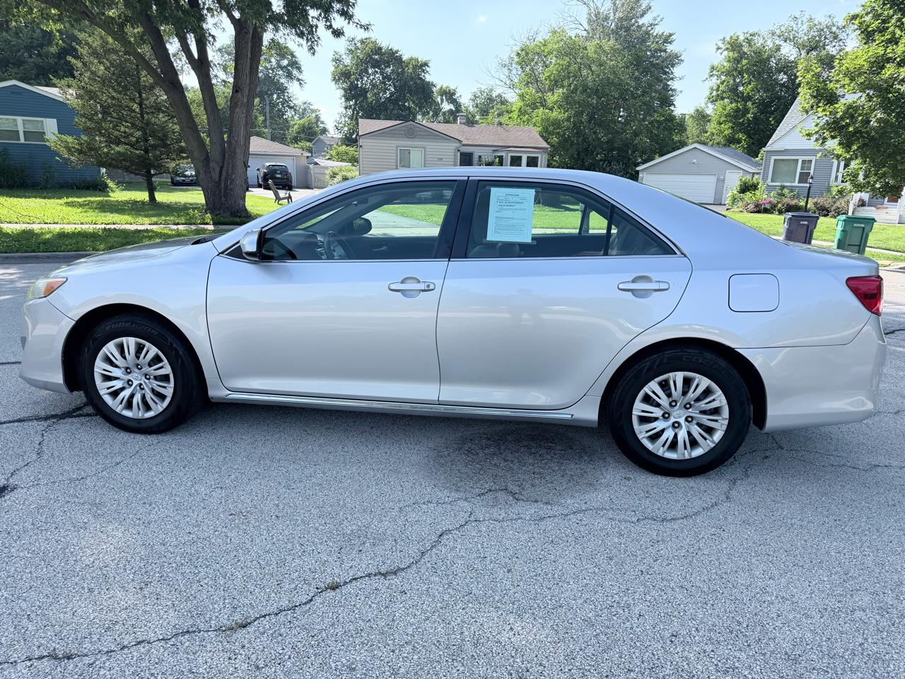 Toyota Camry 4dr Sdn I4 Auto XLE (Natl) 2013