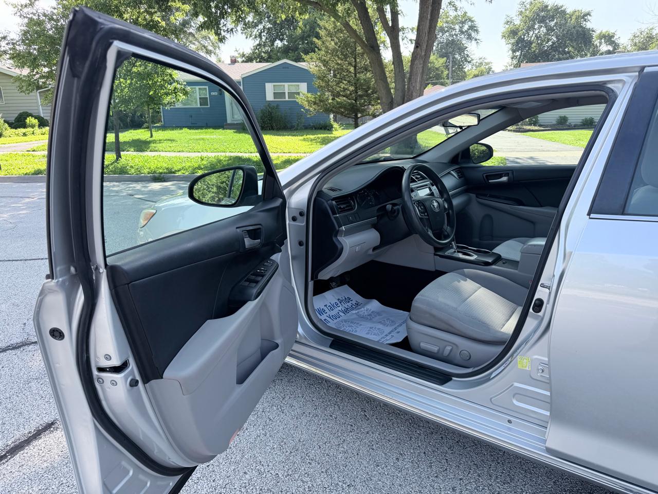 Toyota Camry 4dr Sdn I4 Auto XLE (Natl) 2013