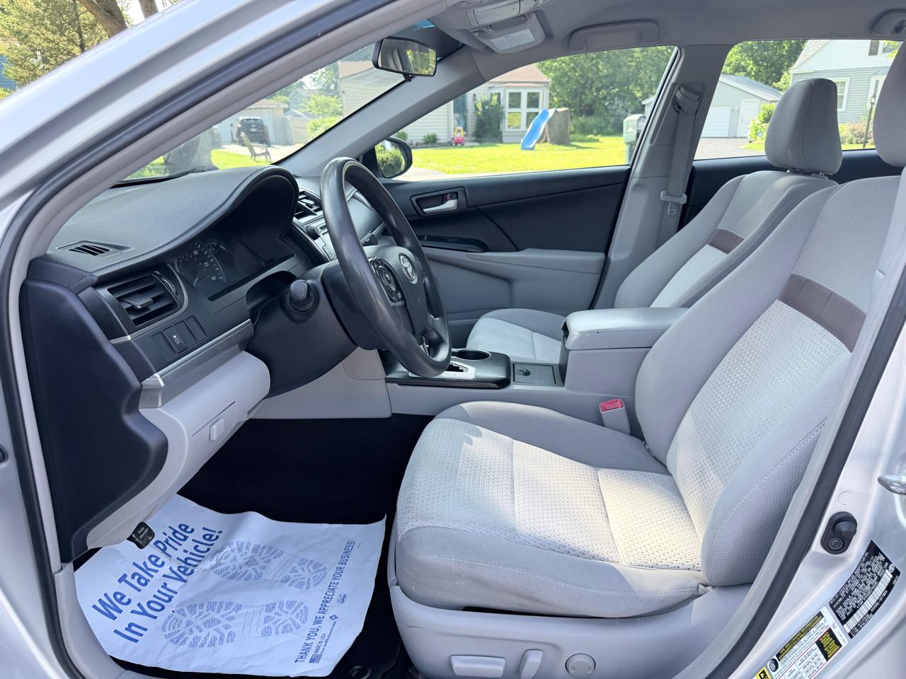 Toyota Camry 4dr Sdn I4 Auto XLE (Natl) 2013