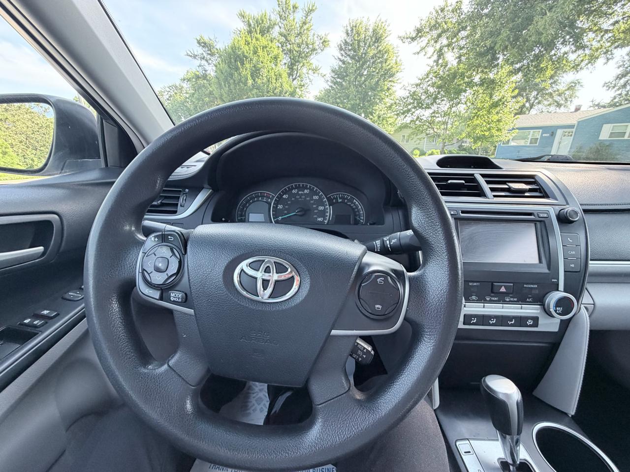 Toyota Camry 4dr Sdn I4 Auto XLE (Natl) 2013