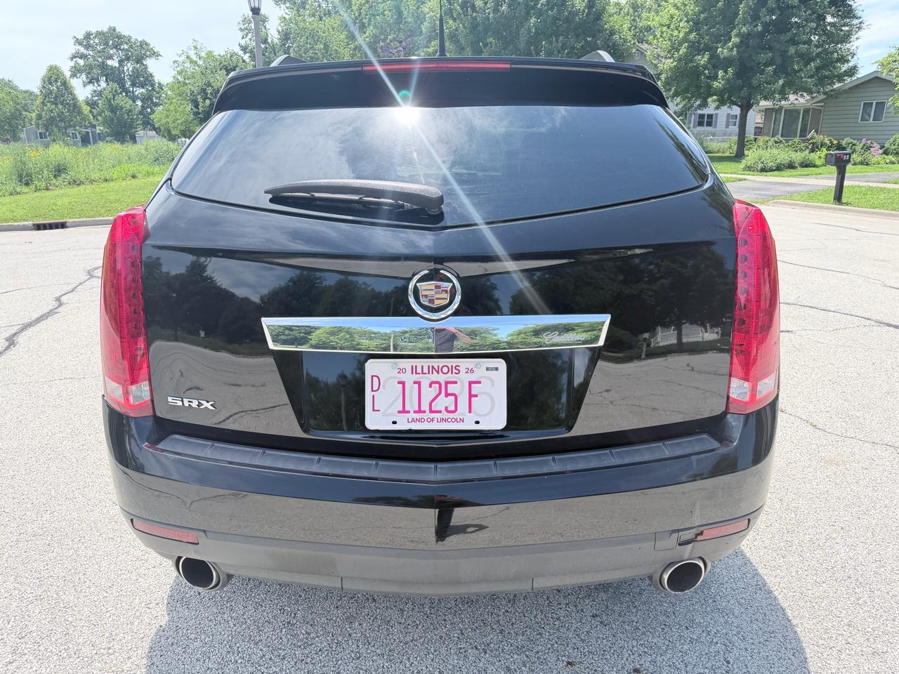 Cadillac SRX FWD 4dr Base 2011