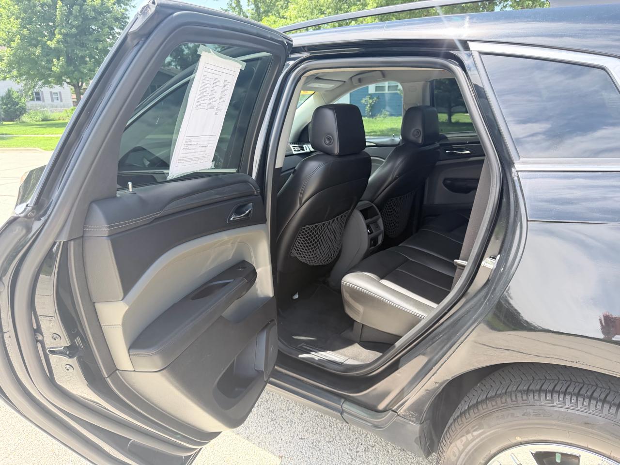 Cadillac SRX FWD 4dr Base 2011