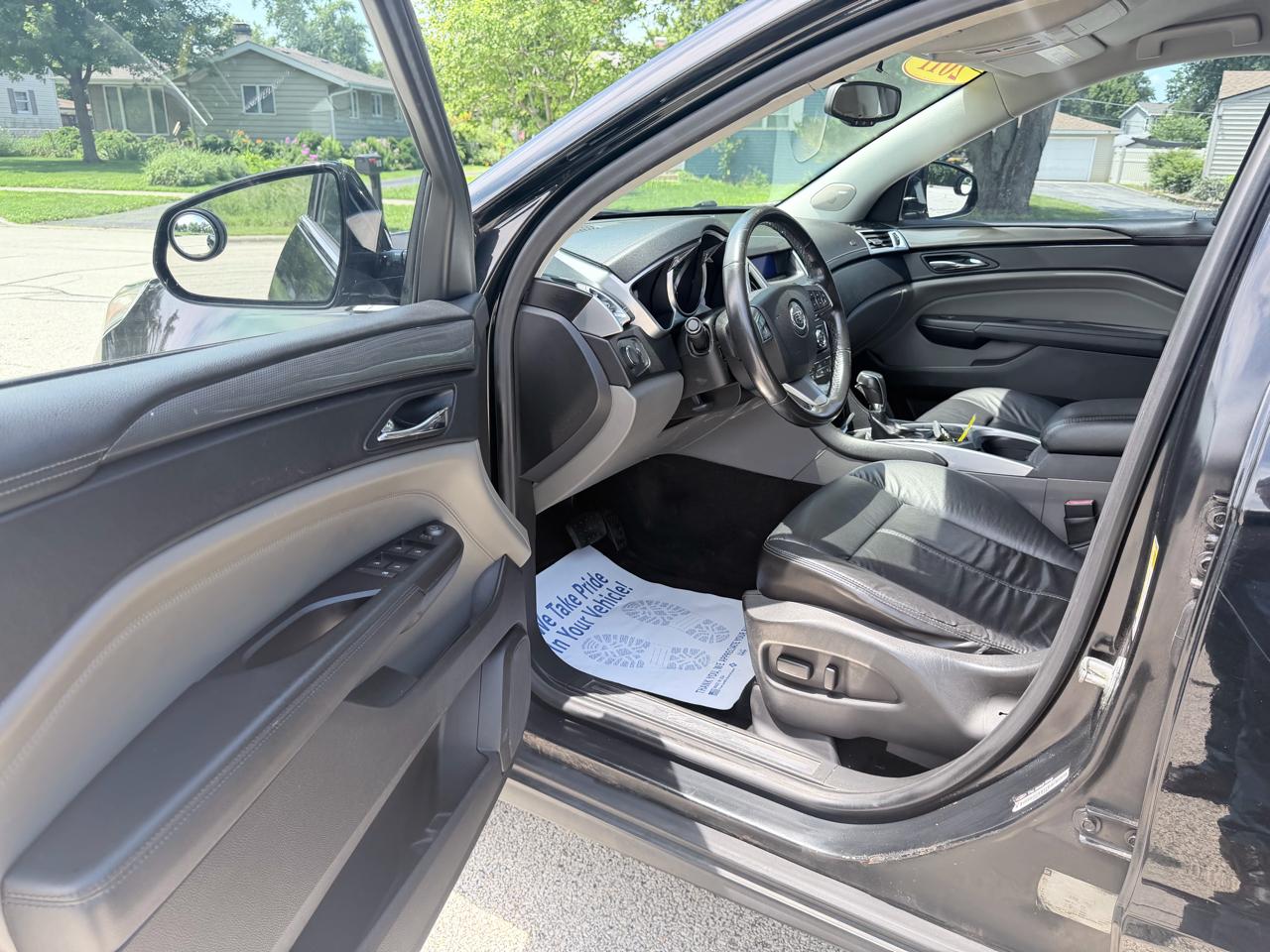 Cadillac SRX FWD 4dr Base 2011