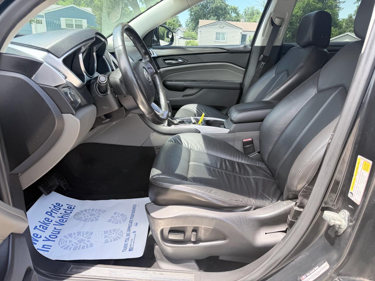 Cadillac SRX FWD 4dr Base 2011