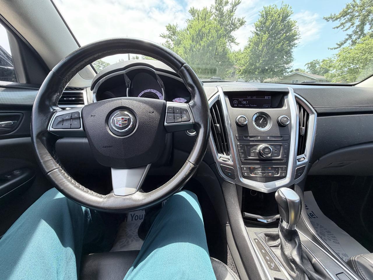 Cadillac SRX FWD 4dr Base 2011