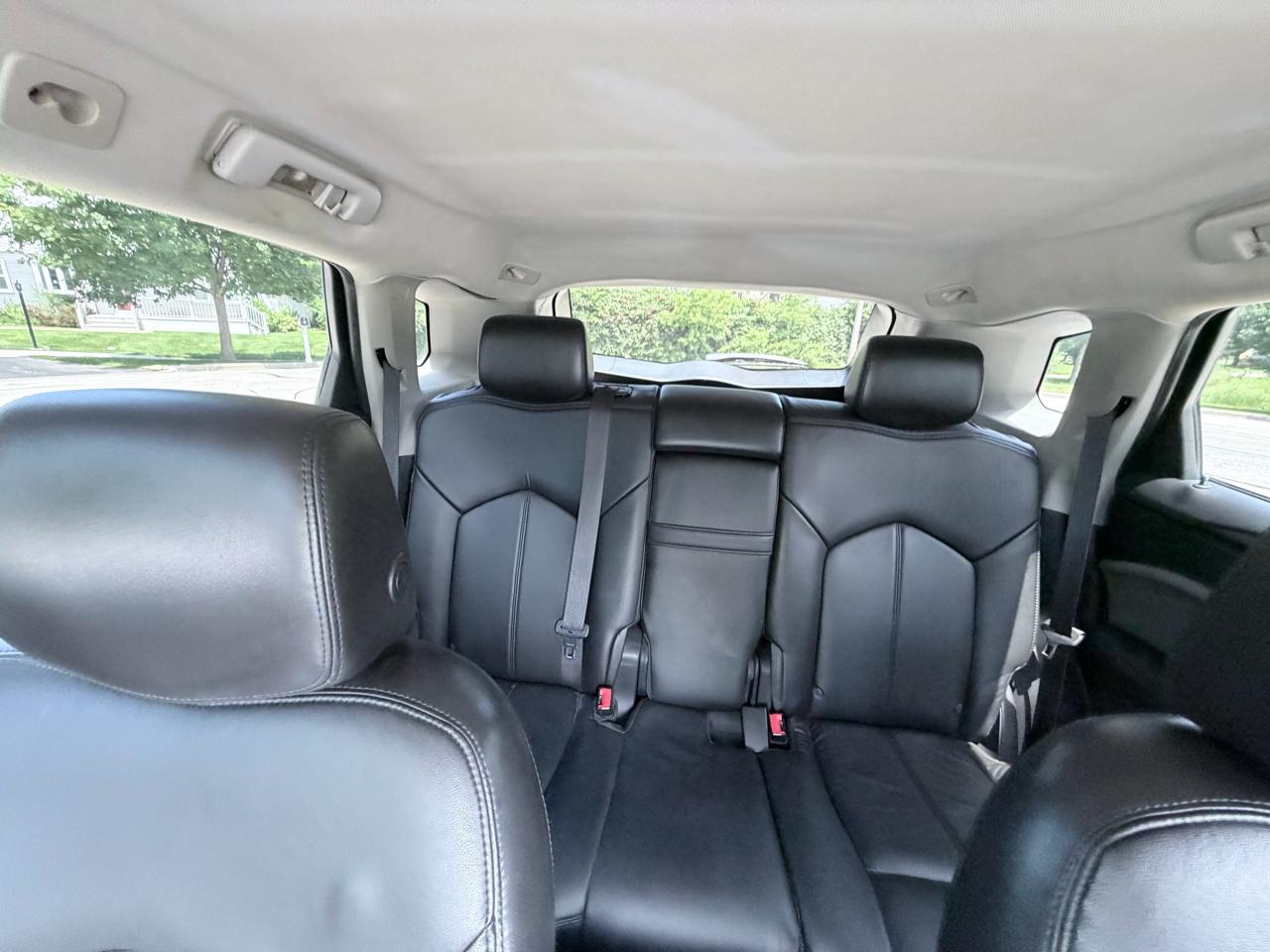 Cadillac SRX FWD 4dr Base 2011