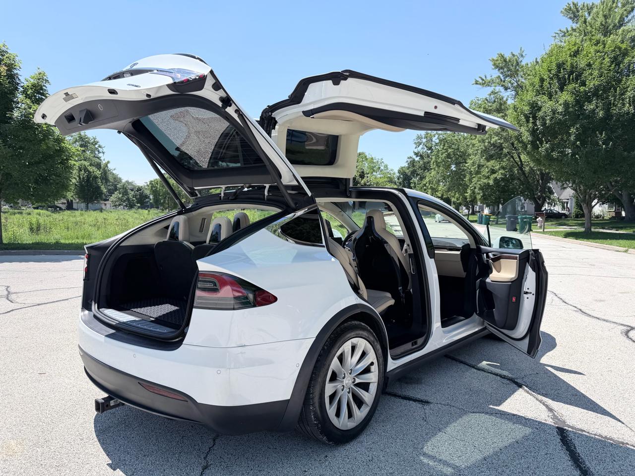 Tesla Model X AWD 4dr 90D 2016