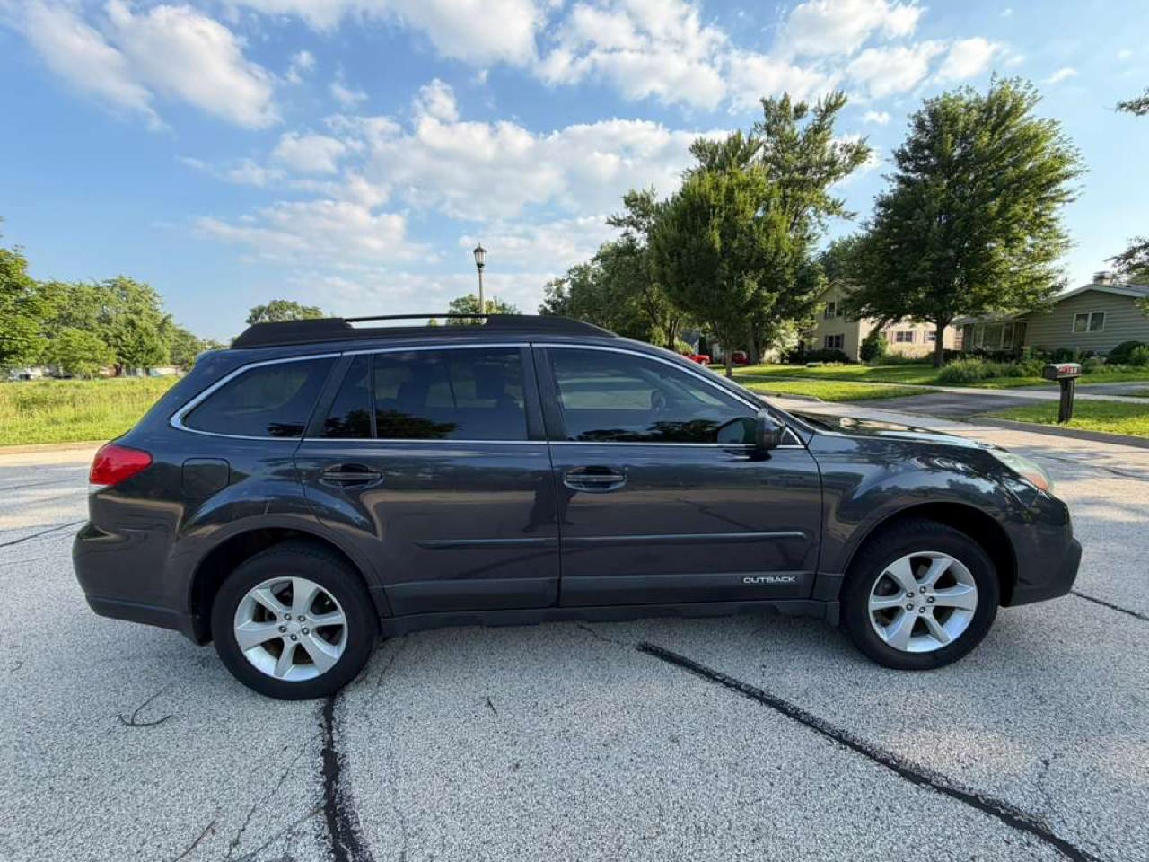 Subaru Outback 4dr Wgn H4 Auto 2.5i Premium 2013