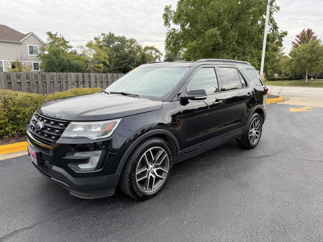 Ford Explorer photo 2