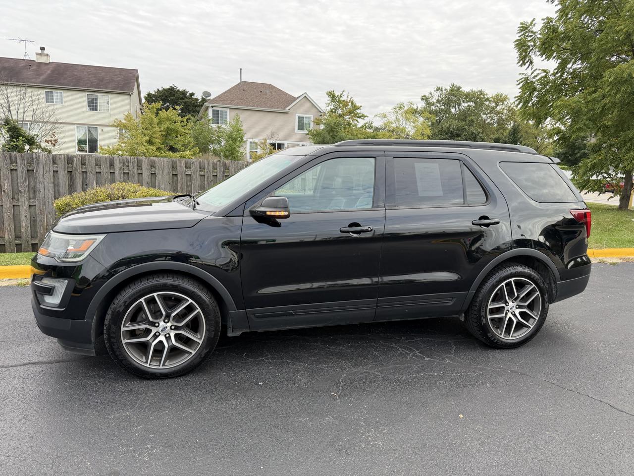 Ford Explorer photo 3