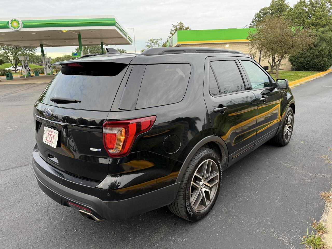 Ford Explorer photo 4