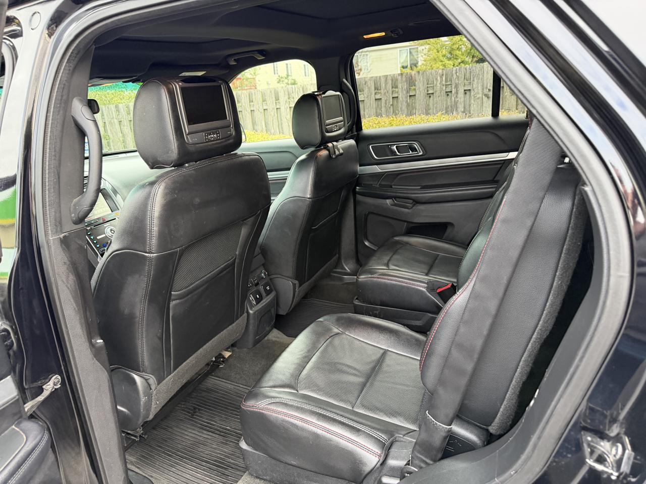 Ford Explorer photo 11