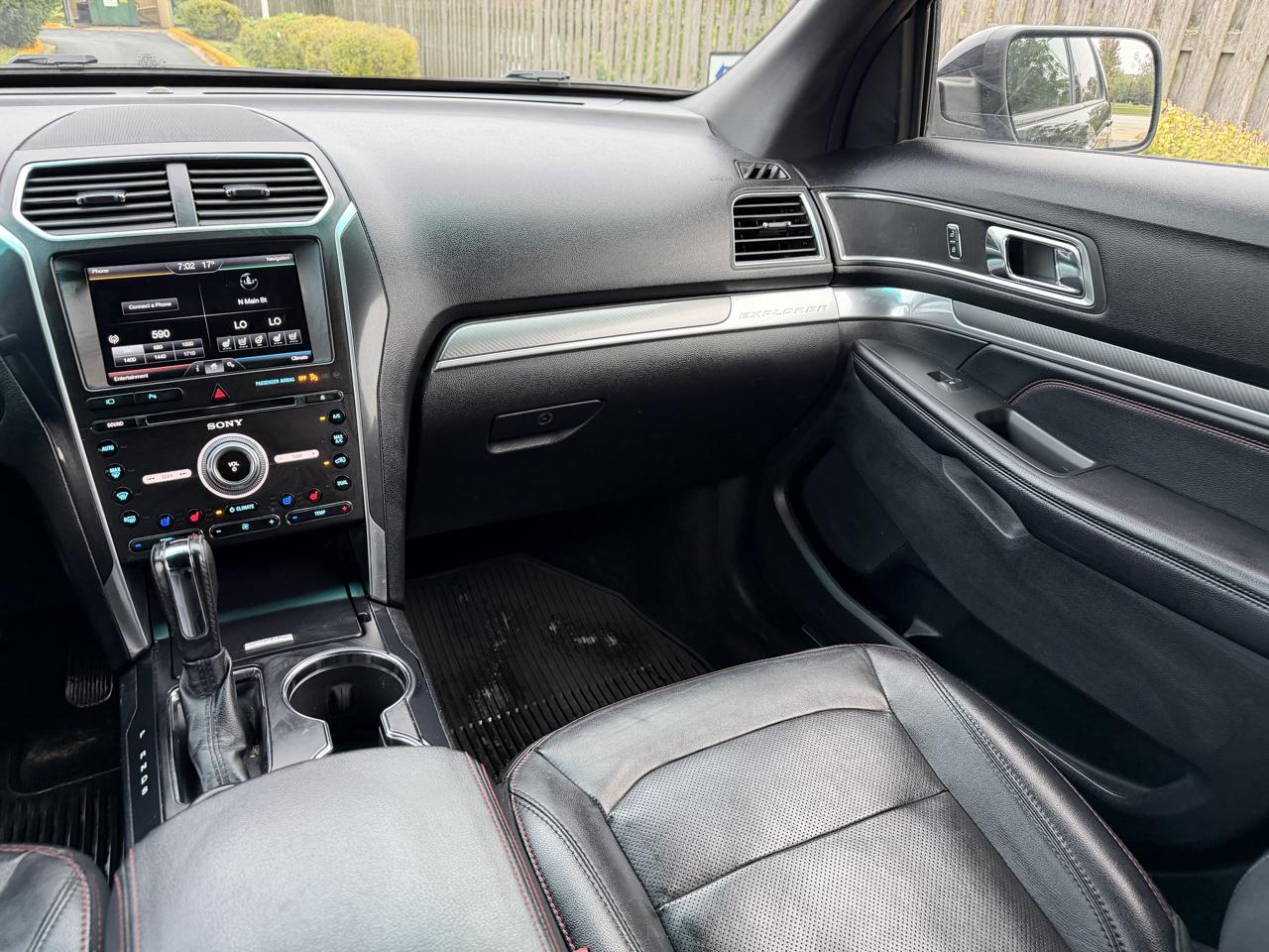Ford Explorer photo 14