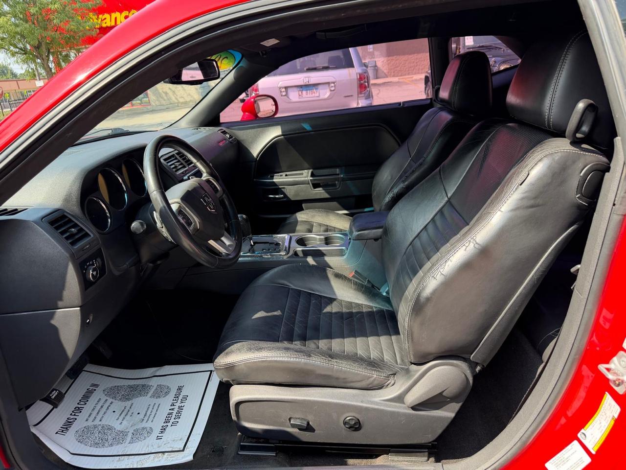 Dodge Challenger 2dr Cpe SXT Plus 2014