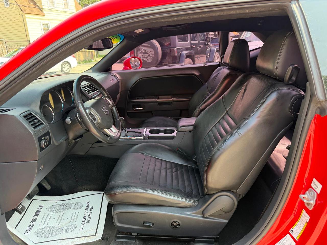 Dodge Challenger 2dr Cpe SXT Plus 2014