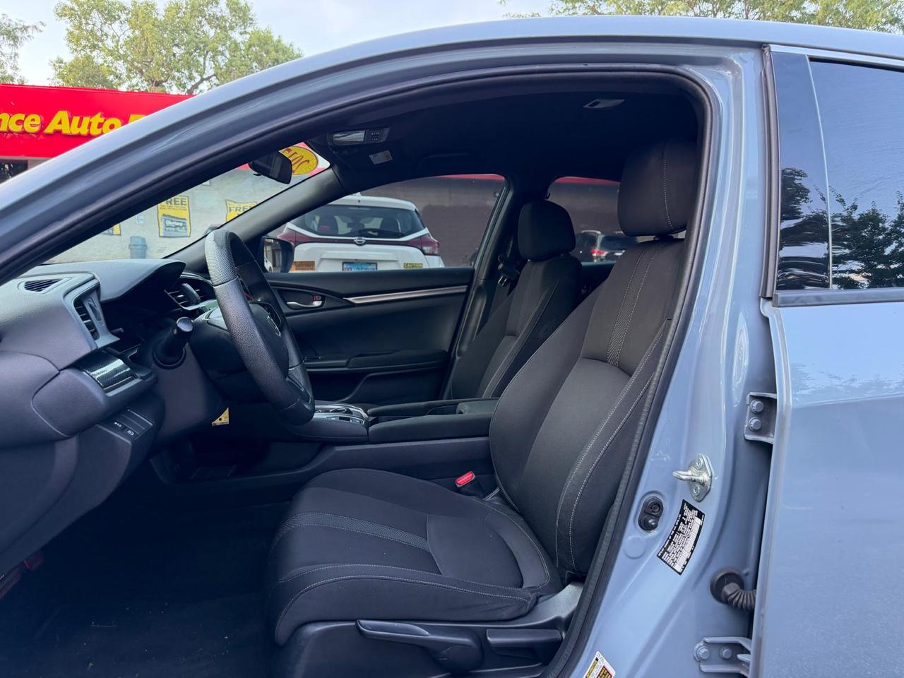 Honda Civic Hatchback LX CVT 2017