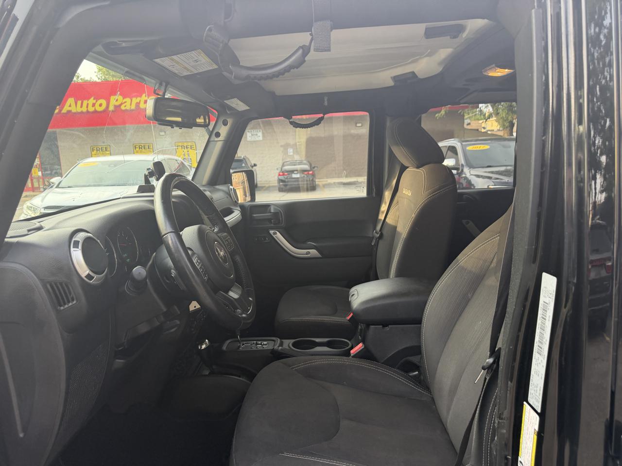 Jeep Wrangler Unlimited 4WD 4dr Sahara 2017