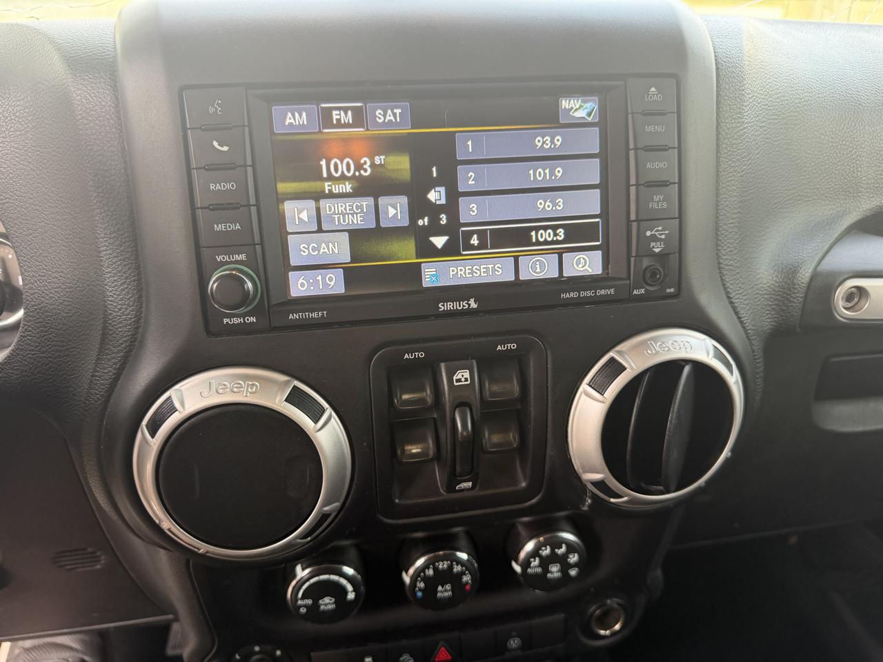 Jeep Wrangler Unlimited 4WD 4dr Sahara 2017