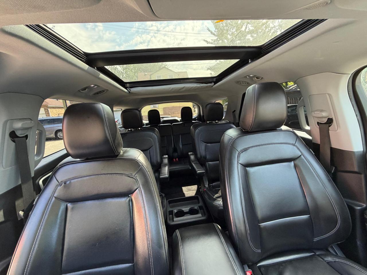 Ford Explorer photo 6