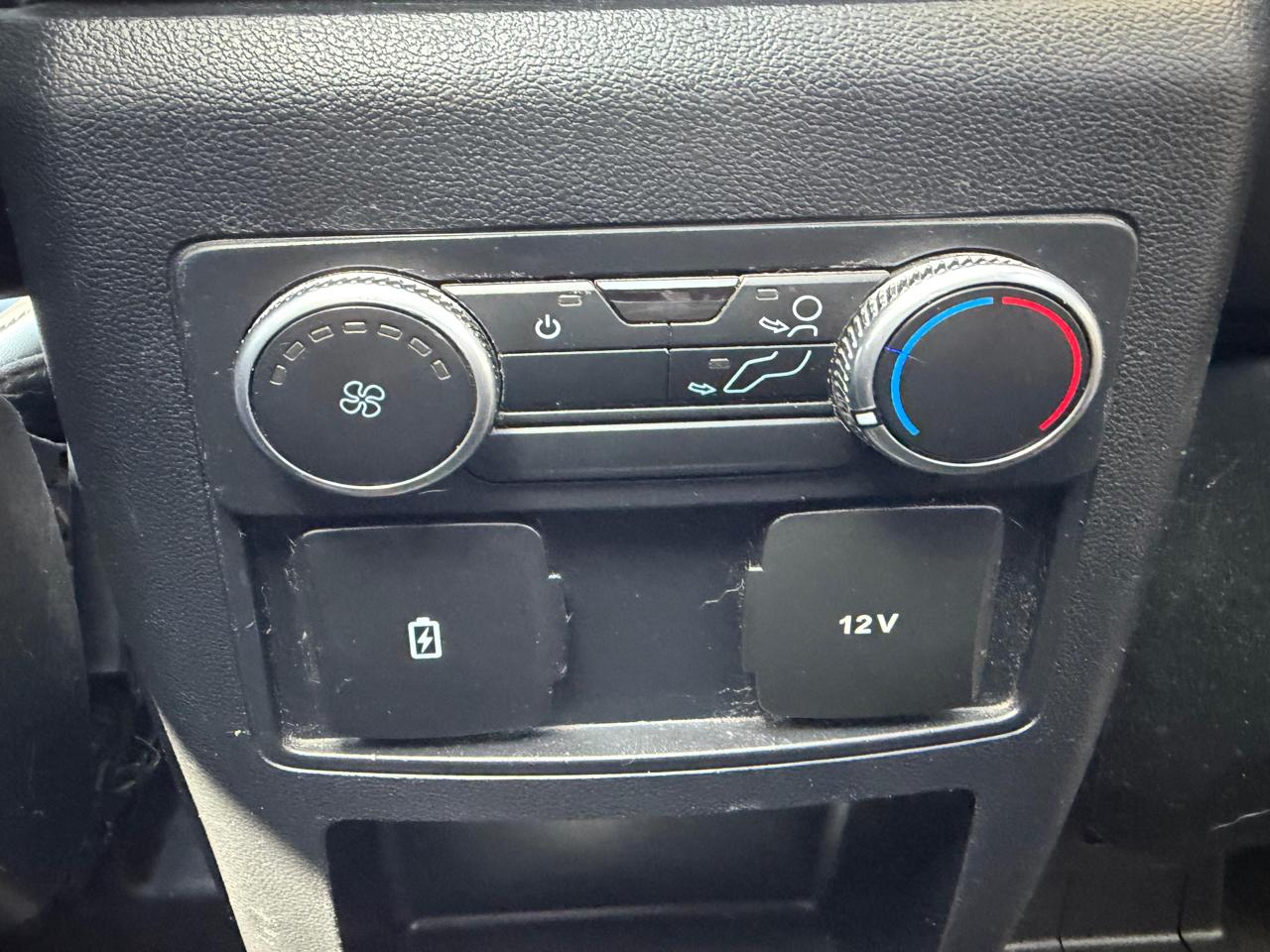 Ford Explorer photo 8