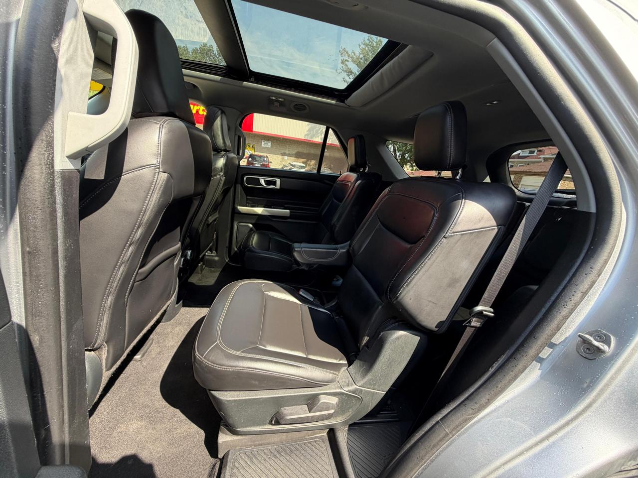 Ford Explorer photo 9