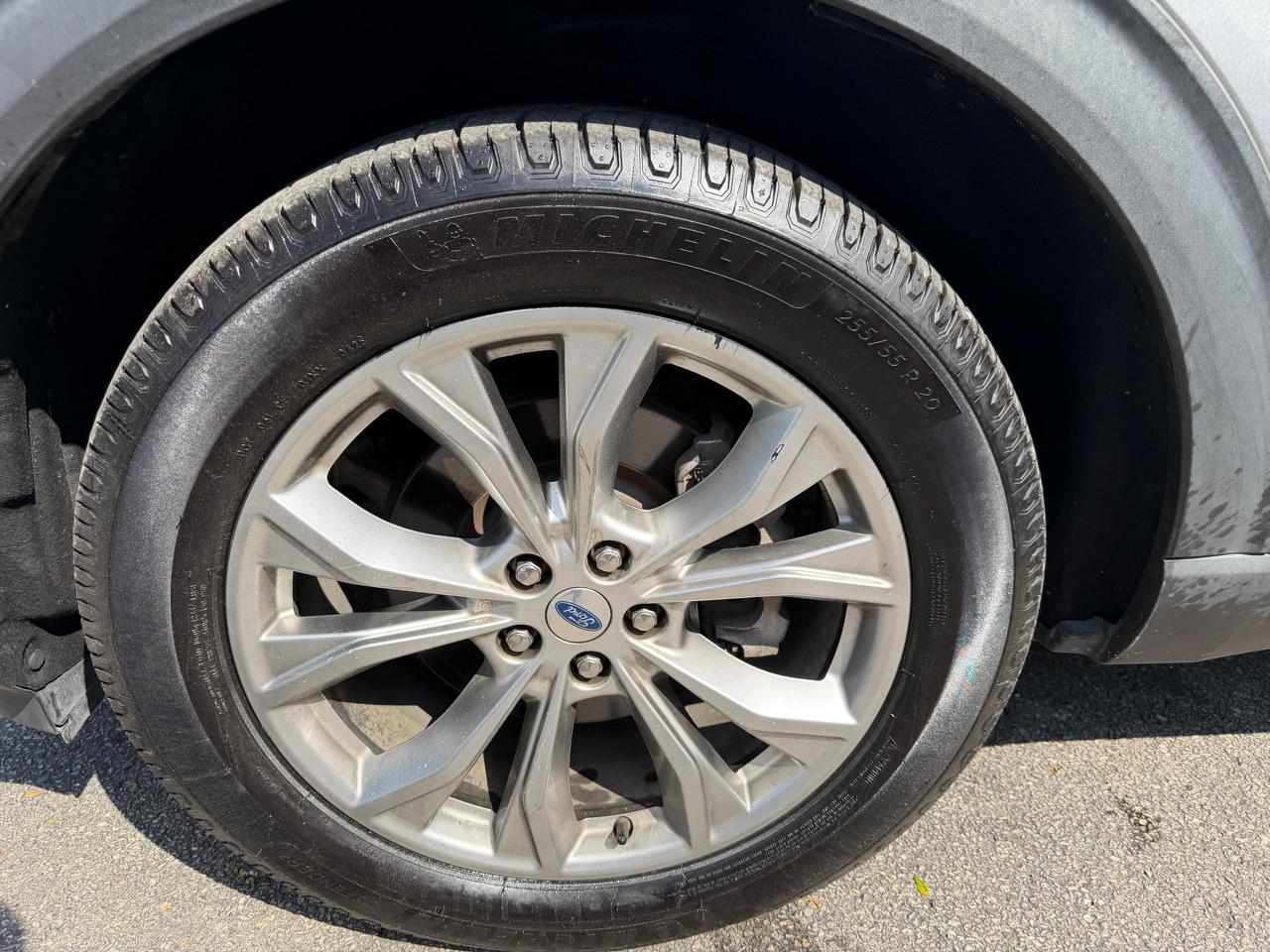 Ford Explorer photo 10