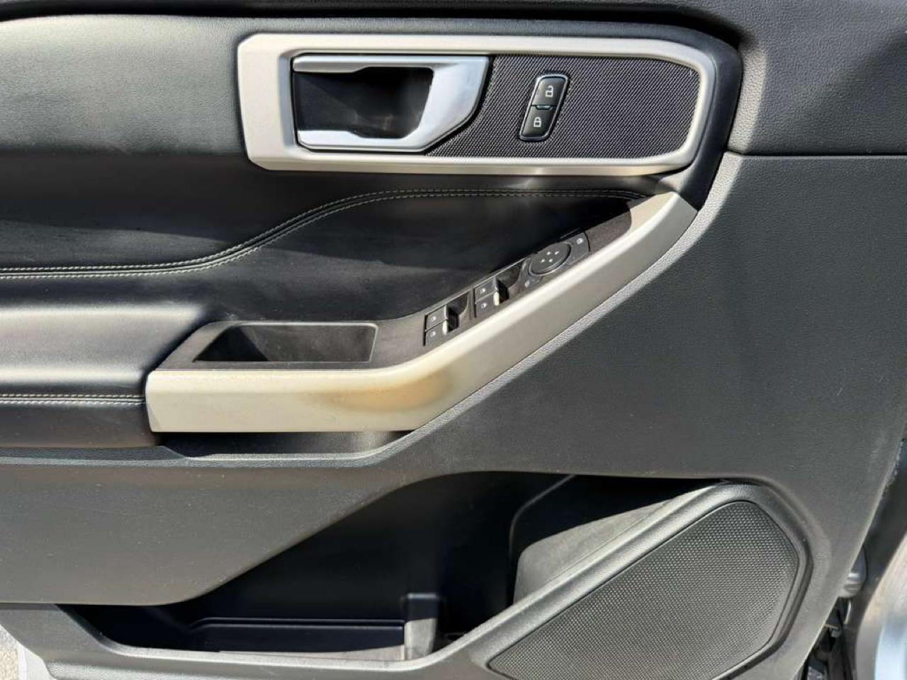 Ford Explorer photo 17
