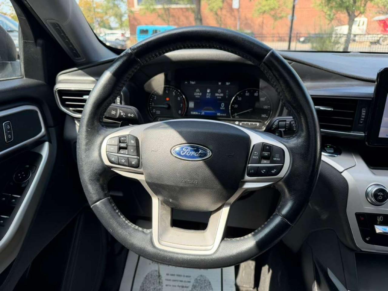 Ford Explorer photo 18