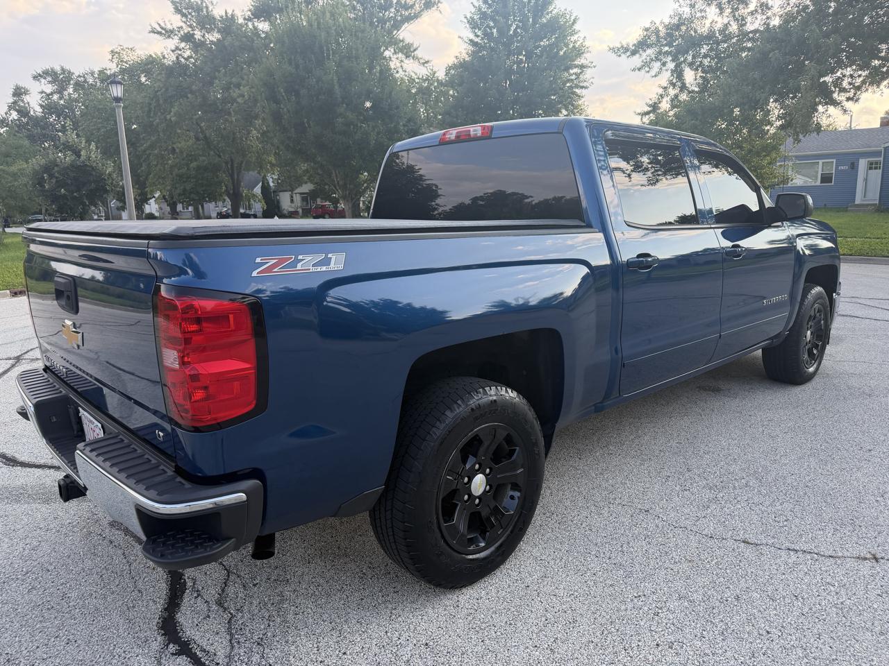 Chevrolet Silverado 1500 4WD Crew Cab 143.5" LT w/2LT 2015