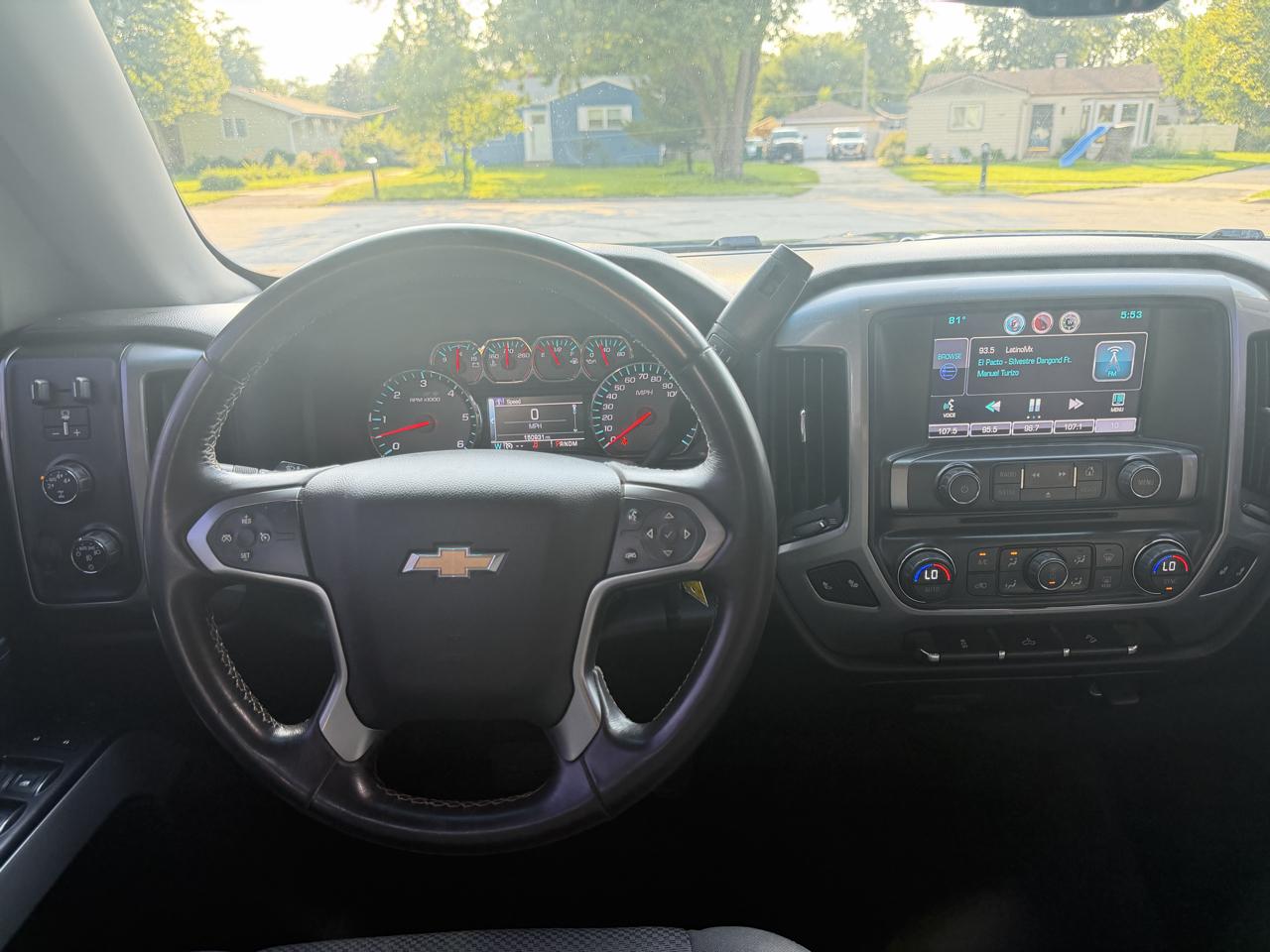 Chevrolet Silverado 1500 4WD Crew Cab 143.5" LT w/2LT 2015