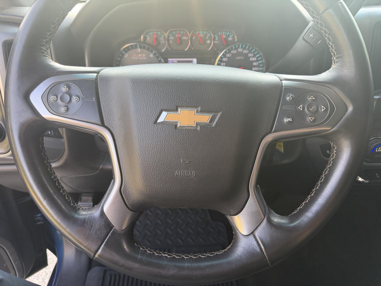 Chevrolet Silverado 1500 4WD Crew Cab 143.5" LT w/2LT 2015