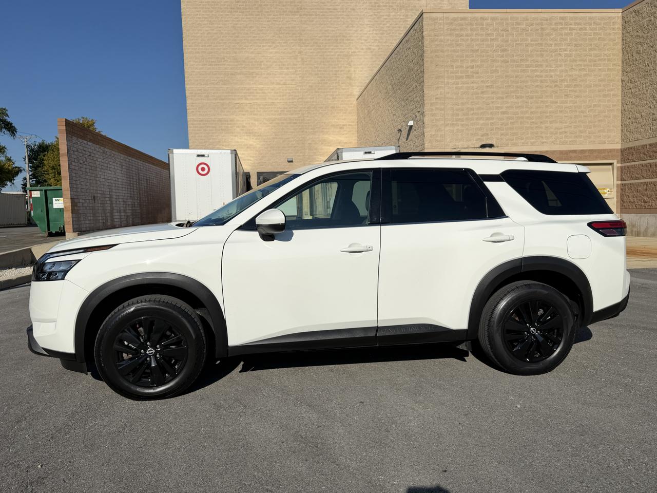 Nissan Pathfinder SV 2WD 2023