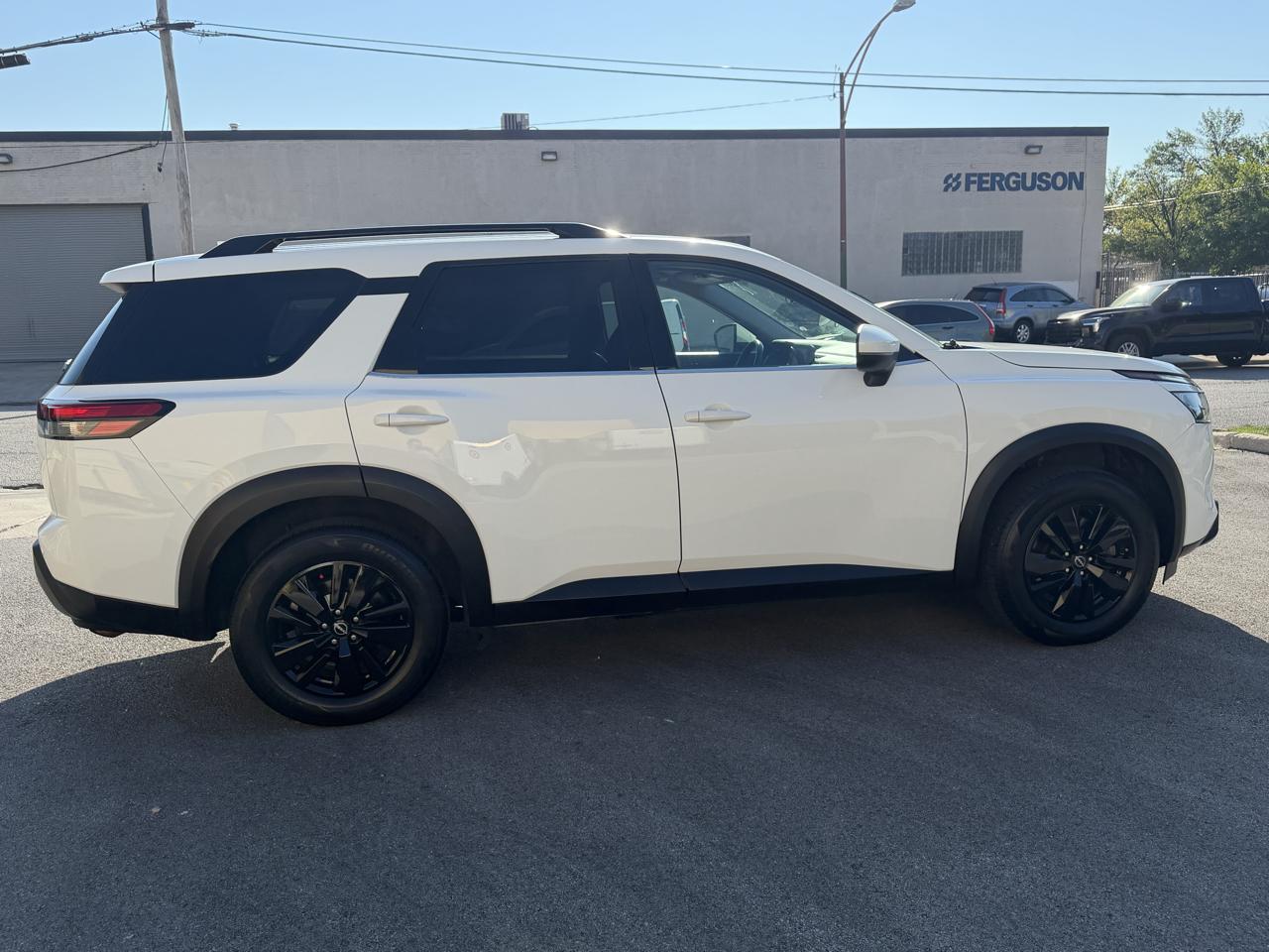 Nissan Pathfinder SV 2WD 2023