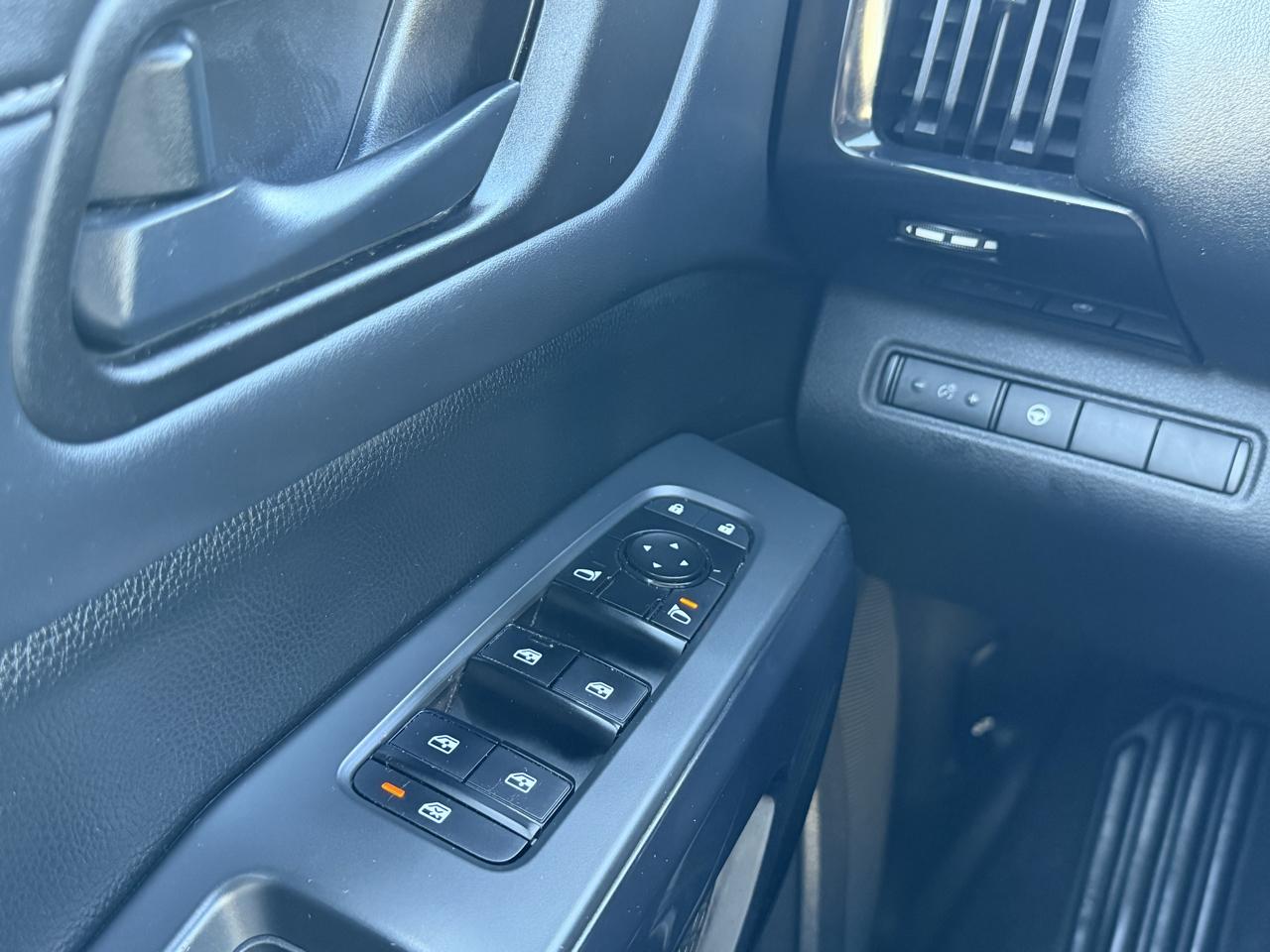 Nissan Pathfinder SV 2WD 2023