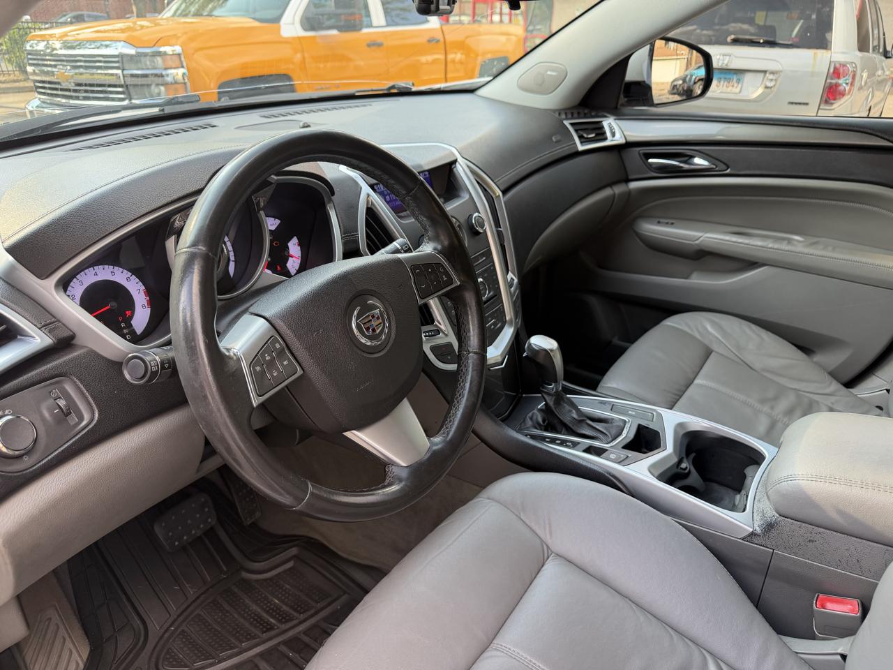 Cadillac SRX FWD 4dr Base 2011